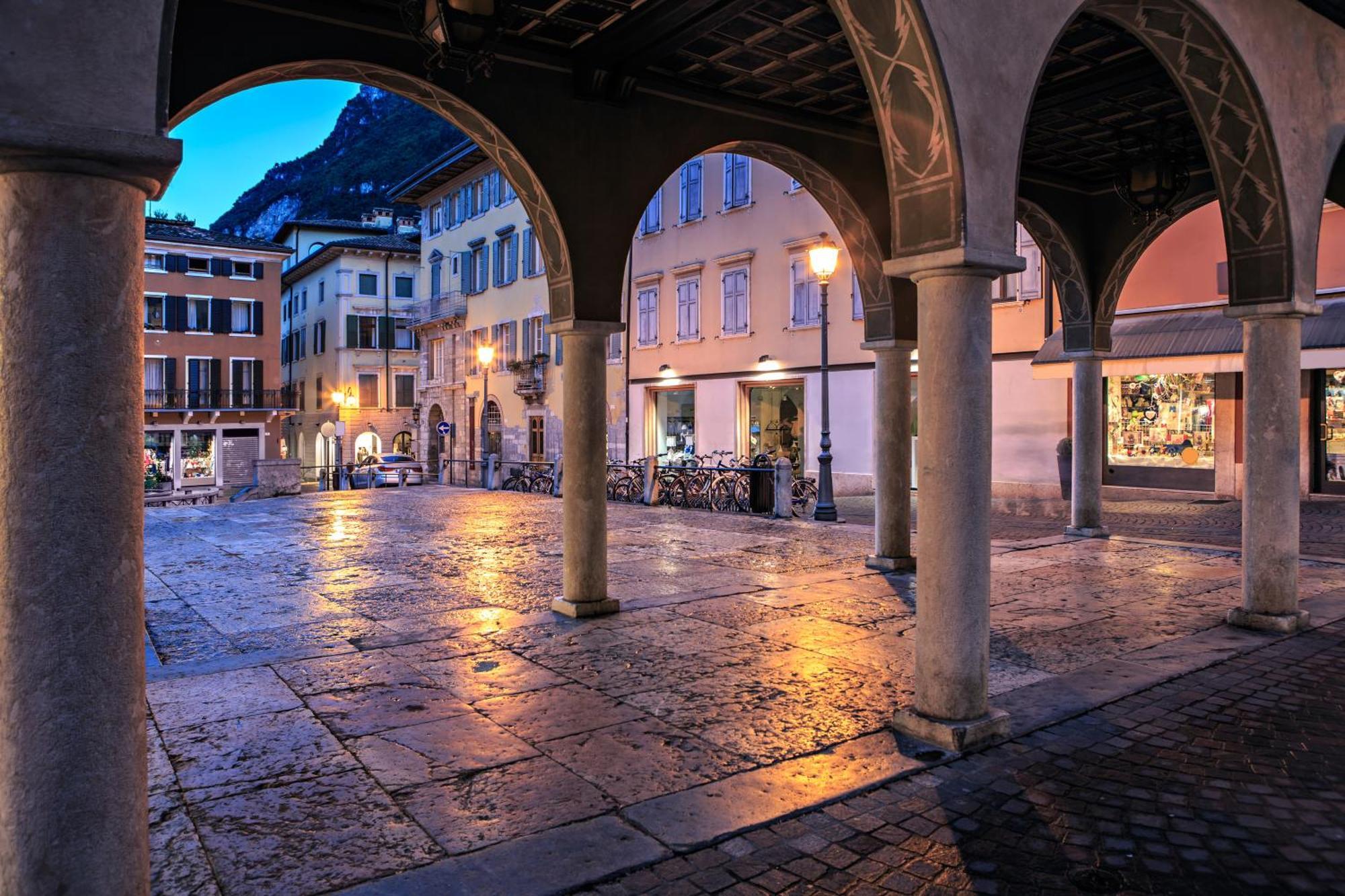 Nido Sui Tetti Di Riva Del Garda - Happy Rentals Exterior foto