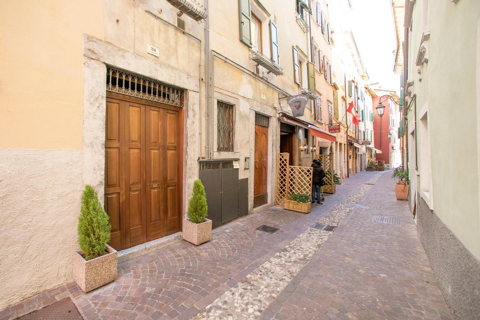 Nido Sui Tetti Di Riva Del Garda - Happy Rentals Exterior foto