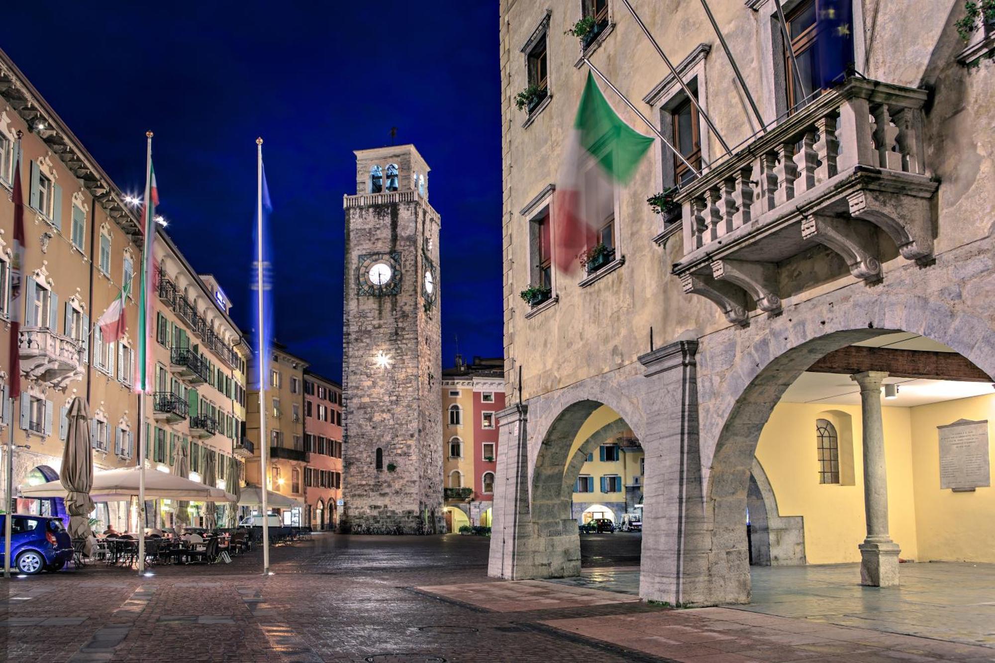 Nido Sui Tetti Di Riva Del Garda - Happy Rentals Exterior foto